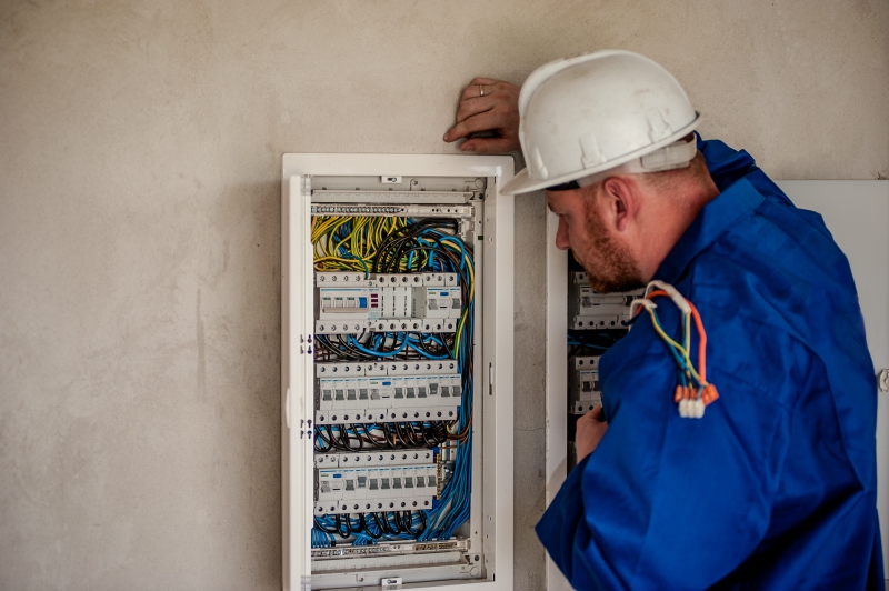 electricite-VIDAUBAN-min_electrician-2755683